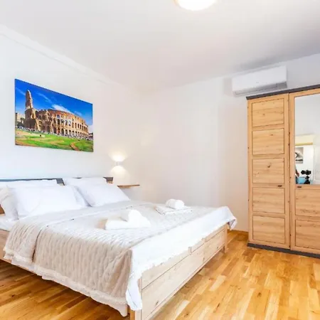 Peaceful Murvica Pool, Garden, And Modern Comfort Apartment *