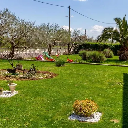 Apartment Peaceful Murvica Pool, Garden, And Modern Comfort