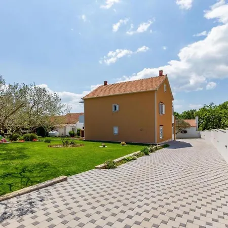 Peaceful Murvica Pool, Garden, And Modern Comfort Apartment *