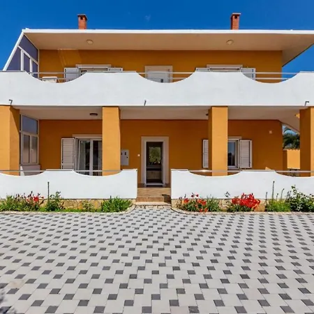 Peaceful Murvica Pool, Garden, And Modern Comfort Apartment *