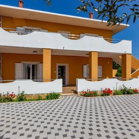 Apartment Peaceful Murvica Pool, Garden, And Modern Comfort *