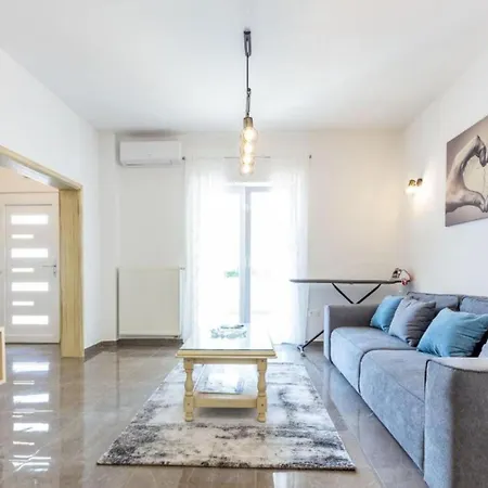 Peaceful Murvica Pool, Garden, And Modern Comfort Apartment *